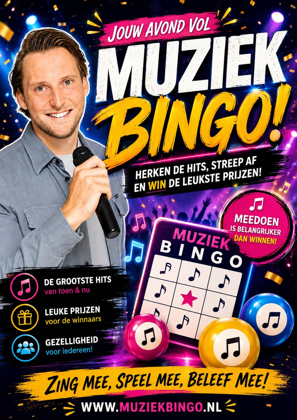 Volkszanger Dylan Abelskamp met microfoon tijdens de Live Muziekbingo